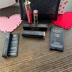 Anastasia Beverly Hills Beauty bundle brand new with make up bag
